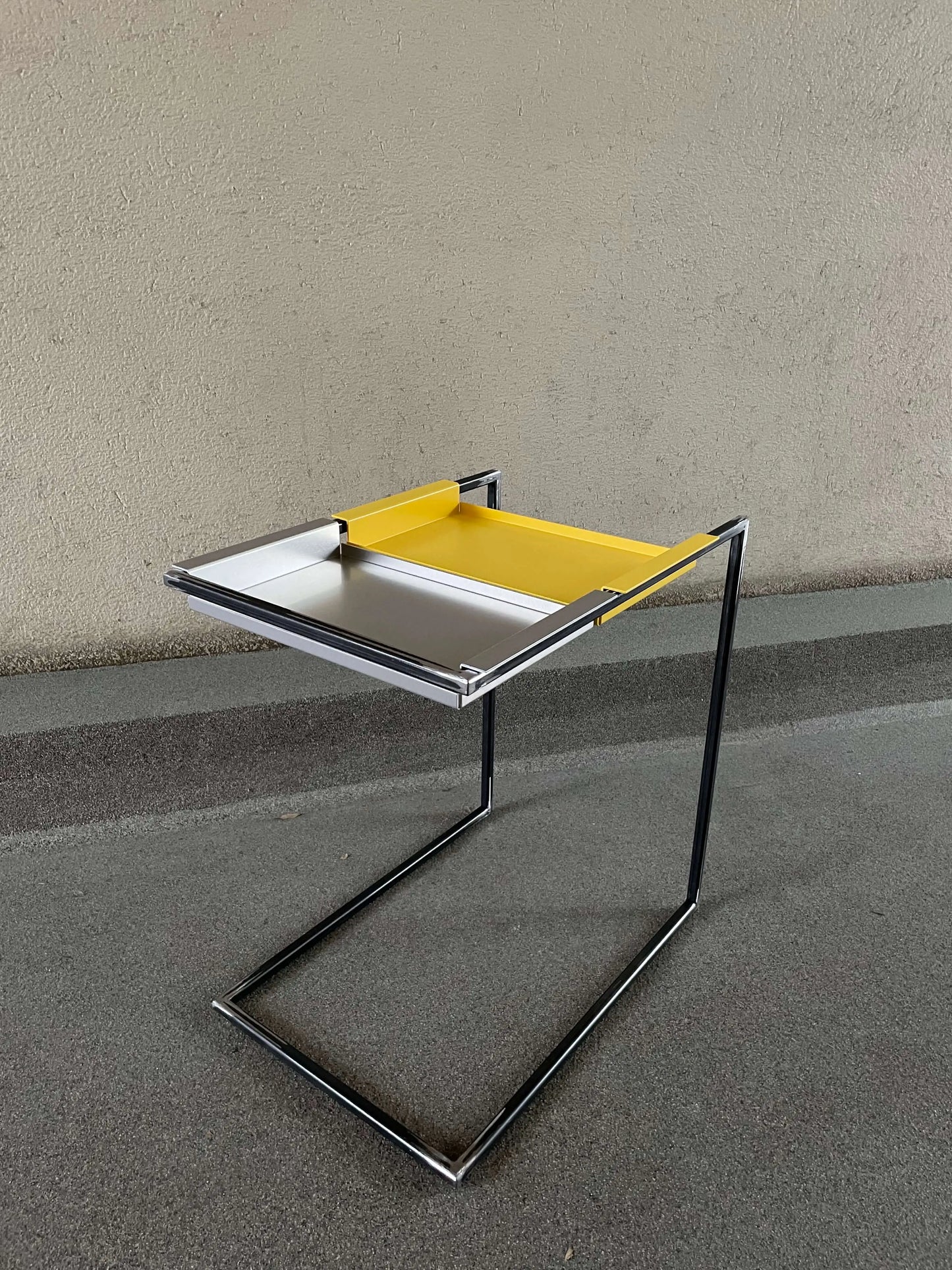 SET - 2 kleine Tabletts CARLA & Tischgestell TOM